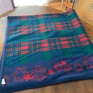 Pendleton wool 60 x 60 throw blanket napped edge no fringe plaid with snowflake